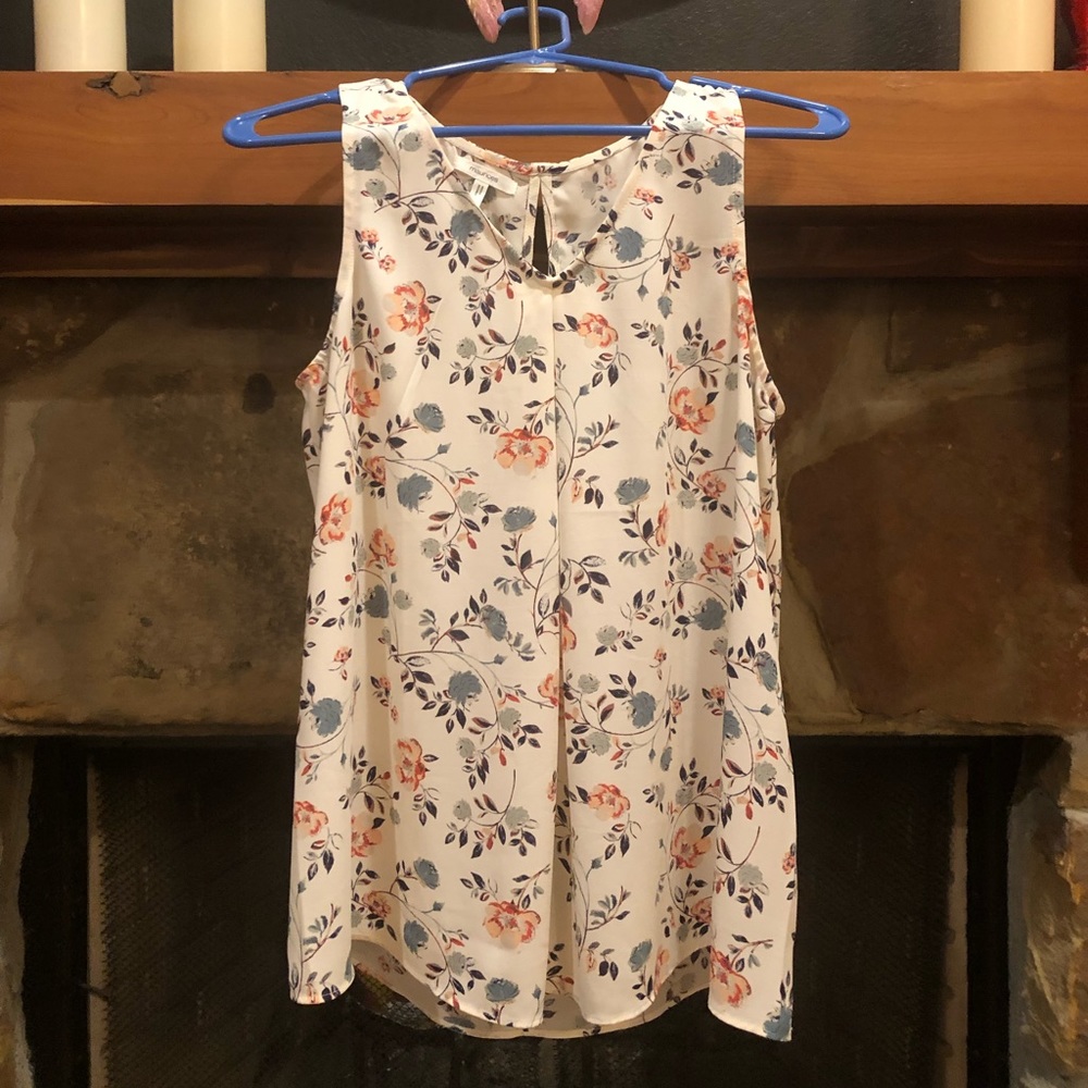 Floral blouse.